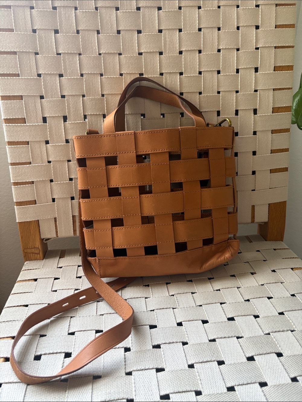 Madewell Basket weave Crossbody Tote in English Saddle Women’s - Picture 6 of 7